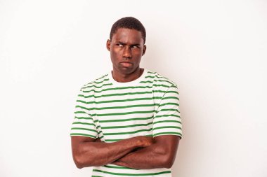 Beyaz arka planda izole edilmiş genç Afrikalı Amerikalı adam tekrarlanan bir görevden bıktı..