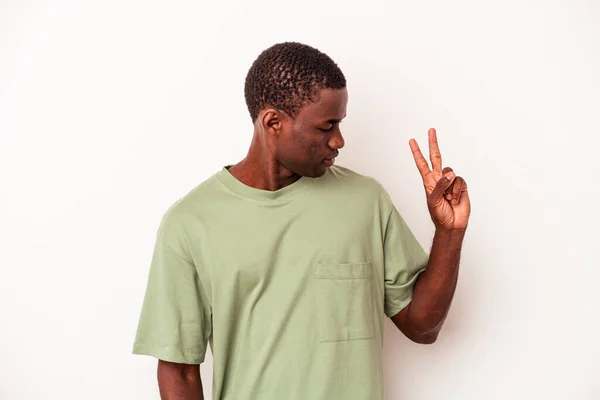 Ung Afrikansk Amerikansk Man Isolerad Vit Bakgrund Glad Och Sorglös — Stockfoto