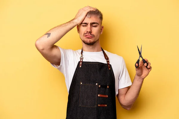 Young Caucasian Hairdresser Man Holding Scissors Isolated Yellow Background Being — Stock Photo, Image