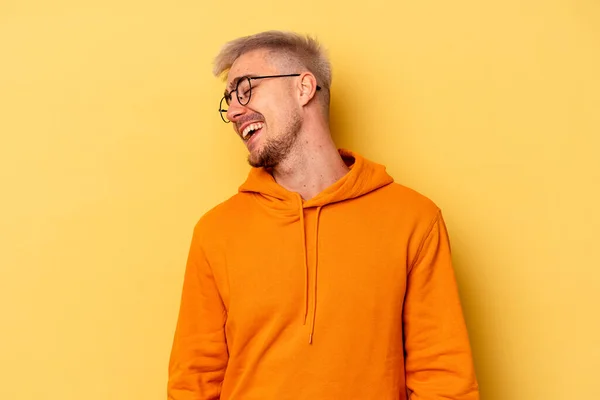 Young Caucasian Man Isolated Yellow Background Dancing Having Fun — Stock Photo, Image