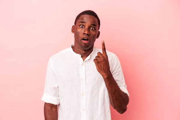 Young African American Man Isolated Pink Background Having Some Great — Stock Photo, Image
