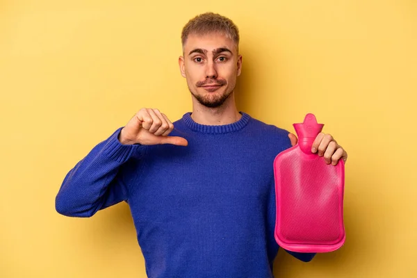 Young Caucasian Man Holding Water Bag Isolated Yellow Background Feels — Stock fotografie