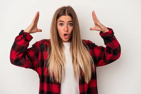 Jovem Mulher Russa Isolada Fundo Branco Alegremente Diverte Mantendo Mãos — Fotografia de Stock