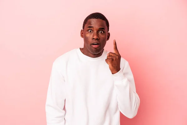Young African American Man Isolated Pink Background Having Idea Inspiration — Stock Photo, Image