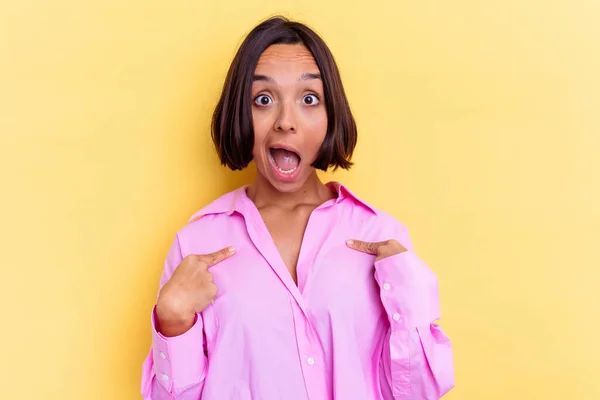 Young Mixed Race Woman Isolated Yellow Background Surprised Pointing Finger — Stock Photo, Image