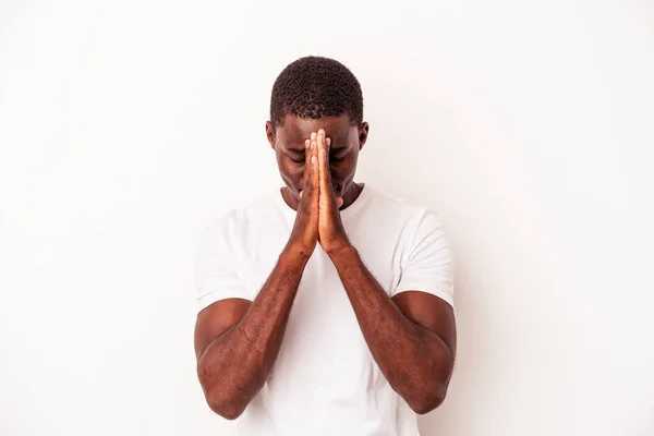 Joven Afroamericano Hombre Aislado Blanco Fondo Cogido Mano Orar Cerca —  Fotos de Stock