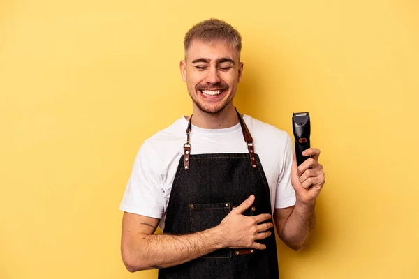 Young Caucasian Hairdresser Man Isolated Yellow Background Laughing Having Fun — Stock Fotó