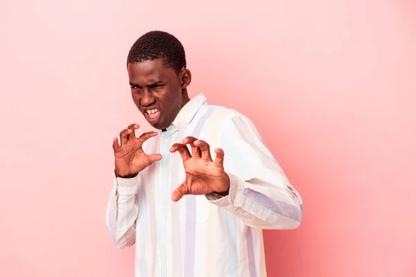 Young African American Man Isolated Pink Background Showing Claws Imitating — Stock Photo, Image