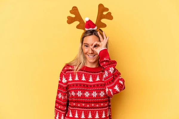 Young Caucasian Woman Wearing Christmas Reindeer Hat Isolated Beige Background — 스톡 사진