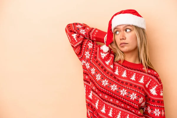 Young Caucasian Woman Celebrating Christmas Isolated Beige Background Touching Back — Foto Stock