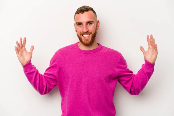 Giovane Uomo Caucasico Isolato Sfondo Bianco Che Tiene Qualcosa Poco — Foto Stock