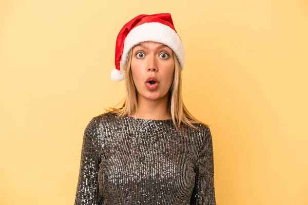 Young Caucasian Woman Celebrating Christmas Isolated Beige Background — 스톡 사진