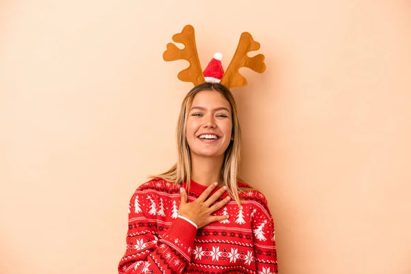 Young Caucasian Woman Wearing Christmas Reindeer Hat Isolated Beige Background —  Fotos de Stock