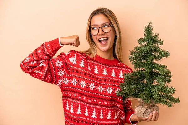 Young Caucasian Woman Holding Little Christmas Tree Isolated Beige Background — Stock Photo, Image