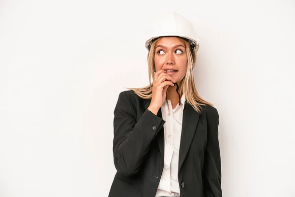 Young Caucasian Architect Woman Wearing Helmet Isolated White Background Relaxed — 图库照片