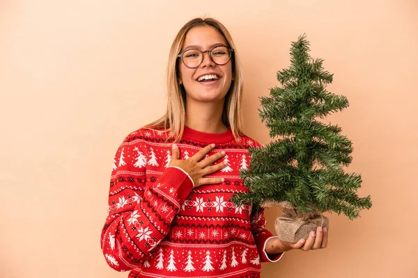 Young Caucasian Woman Holding Little Christmas Tree Isolated Beige Background — Foto Stock