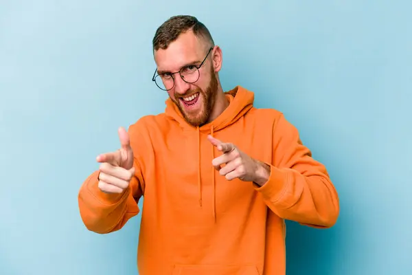 Young Caucasian Man Isolated Blue Background Pointing Front Fingers — Stock Photo, Image