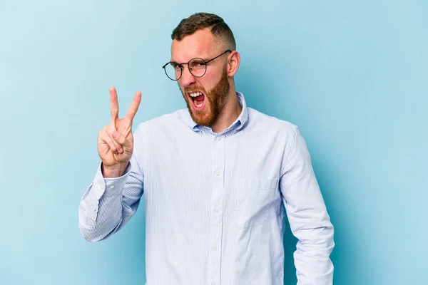 Young Caucasian Man Isolated Blue Background Showing Number Two Fingers — Stock Photo, Image