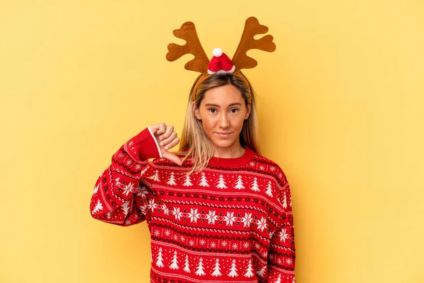 Young Caucasian Woman Wearing Christmas Reindeer Hat Isolated Beige Background — Fotografia de Stock