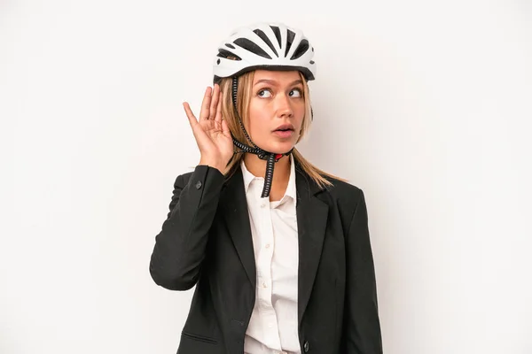 Νεαρή Καυκάσια Επιχειρηματίας Φορώντας Κράνος Ποδηλάτου Απομονωμένη Λευκό Φόντο Προσπαθώντας — Φωτογραφία Αρχείου