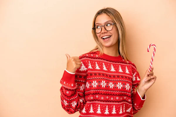 Young Caucasian Woman Holding Christmas Stick Isolated Beige Background Points — 图库照片