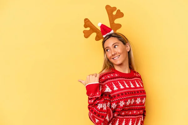 Young Caucasian Woman Wearing Christmas Reindeer Hat Isolated Beige Background — 스톡 사진