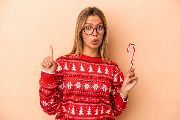 Young Caucasian Woman Holding Christmas Stick Isolated Beige Background Having — Stock fotografie
