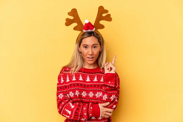 Young Caucasian Woman Wearing Christmas Reindeer Hat Isolated Beige Background — Zdjęcie stockowe