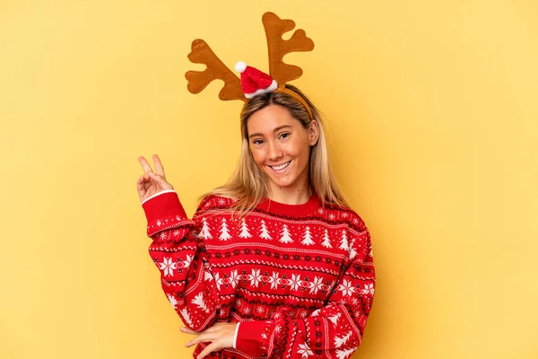 Young Caucasian Woman Wearing Christmas Reindeer Hat Isolated Beige Background — Photo