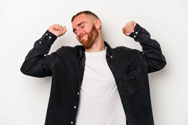 Young Caucasian Man Isolated White Background Stretching Arms Relaxed Position — Stock Photo, Image