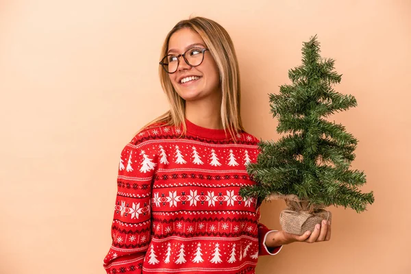 Young Caucasian Woman Holding Little Christmas Tree Isolated Beige Background — Fotografia de Stock