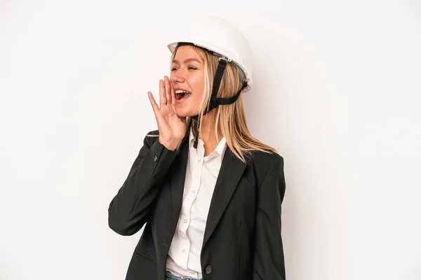 Young Caucasian Architect Woman Wearing Helmet Isolated White Background Shouting — Zdjęcie stockowe