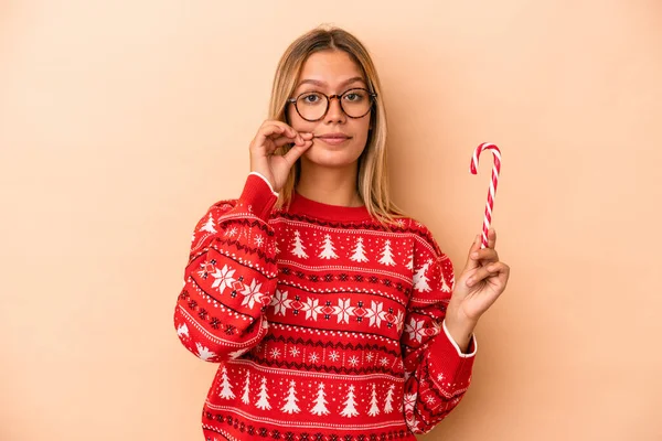 Young Caucasian Woman Holding Christmas Stick Isolated Beige Background Fingers — Stok fotoğraf