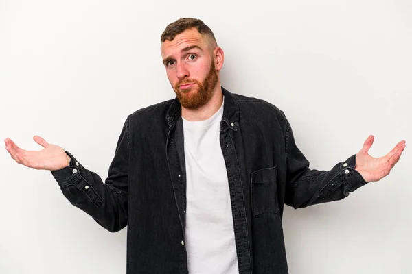 Young Caucasian Man Isolated White Background Doubting Shrugging Shoulders Questioning — Stock Photo, Image