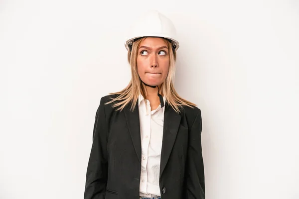 Young Caucasian Architect Woman Wearing Helmet Isolated White Background Confused — Stockfoto