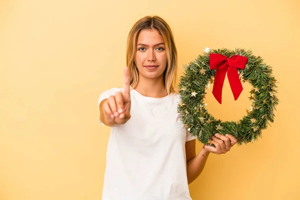 Young Caucasian Woman Holding Christmas Wreath Isolated Yellow Background Showing —  Fotos de Stock