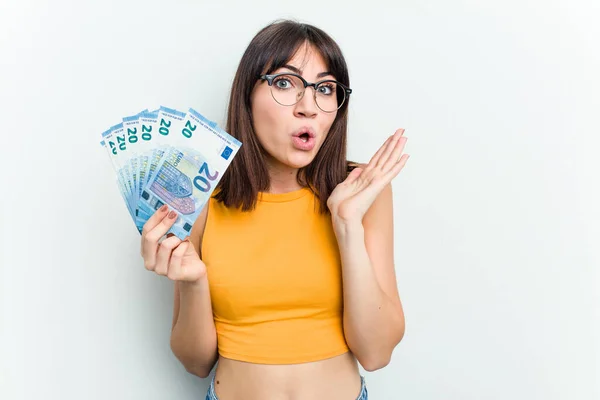 Young Caucasian Woman Holding Banknotes Isolated Blue Background Surprised Shocked — Stock Photo, Image