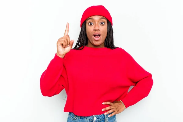 Jovem Afro Americana Isolada Sobre Fundo Branco Tendo Uma Ideia — Fotografia de Stock