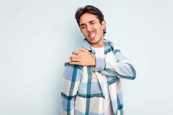 Young Hispanic Man Isolated Blue Background Having Shoulder Pain — стоковое фото