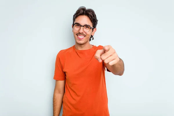 Young Hispanic Man Isolated Blue Background Cheerful Smiles Pointing Front — ストック写真