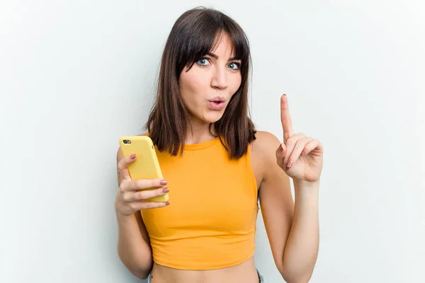 Giovane Donna Caucasica Utilizzando Telefono Cellulare Isolato Sfondo Bianco Avendo — Foto Stock