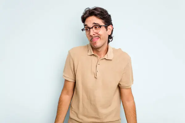 Young Hispanic Man Isolated Blue Background Shrugs Shoulders Open Eyes — Stock Photo, Image