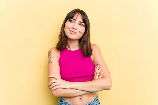 Jonge Blanke Vrouw Geïsoleerd Gele Achtergrond Dromen Van Het Bereiken — Stockfoto