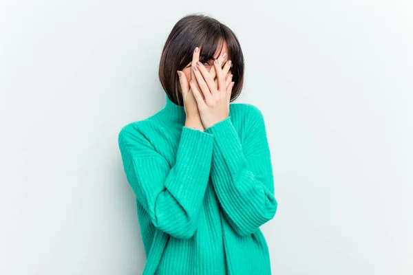 Jeune Femme Caucasienne Isolée Sur Fond Blanc Cligner Des Yeux — Photo