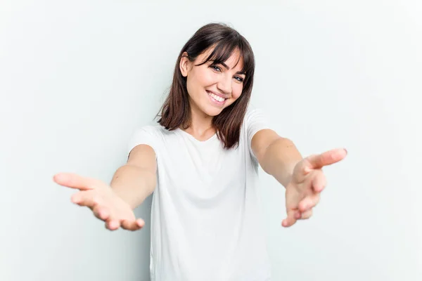 Young Caucasian Woman Isolated White Background Showing Welcome Expression — Stock Photo, Image