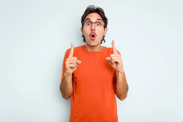 Young Hispanic Man Isolated Blue Background Pointing Upside Opened Mouth — стоковое фото