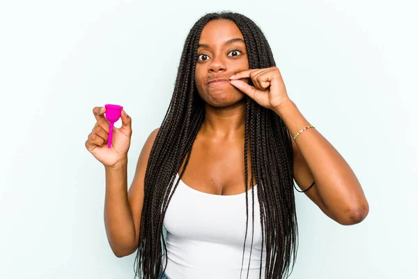 Young African American Woman Holding Menstrual Cup Isolated Blue Background — Stock Photo, Image