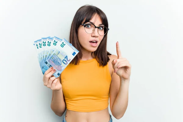 Young Caucasian Woman Holding Banknotes Isolated Blue Background Having Idea — Stock Photo, Image