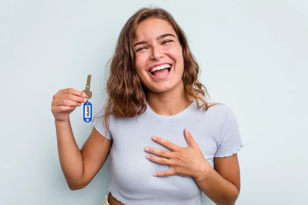 Young Caucasian Woman Holding Home Keys Isolated Blue Background Laughs — Photo
