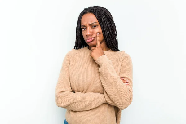 Junge Afrikanisch Amerikanische Frau Isoliert Auf Weißem Hintergrund Unglücklich Die — Stockfoto